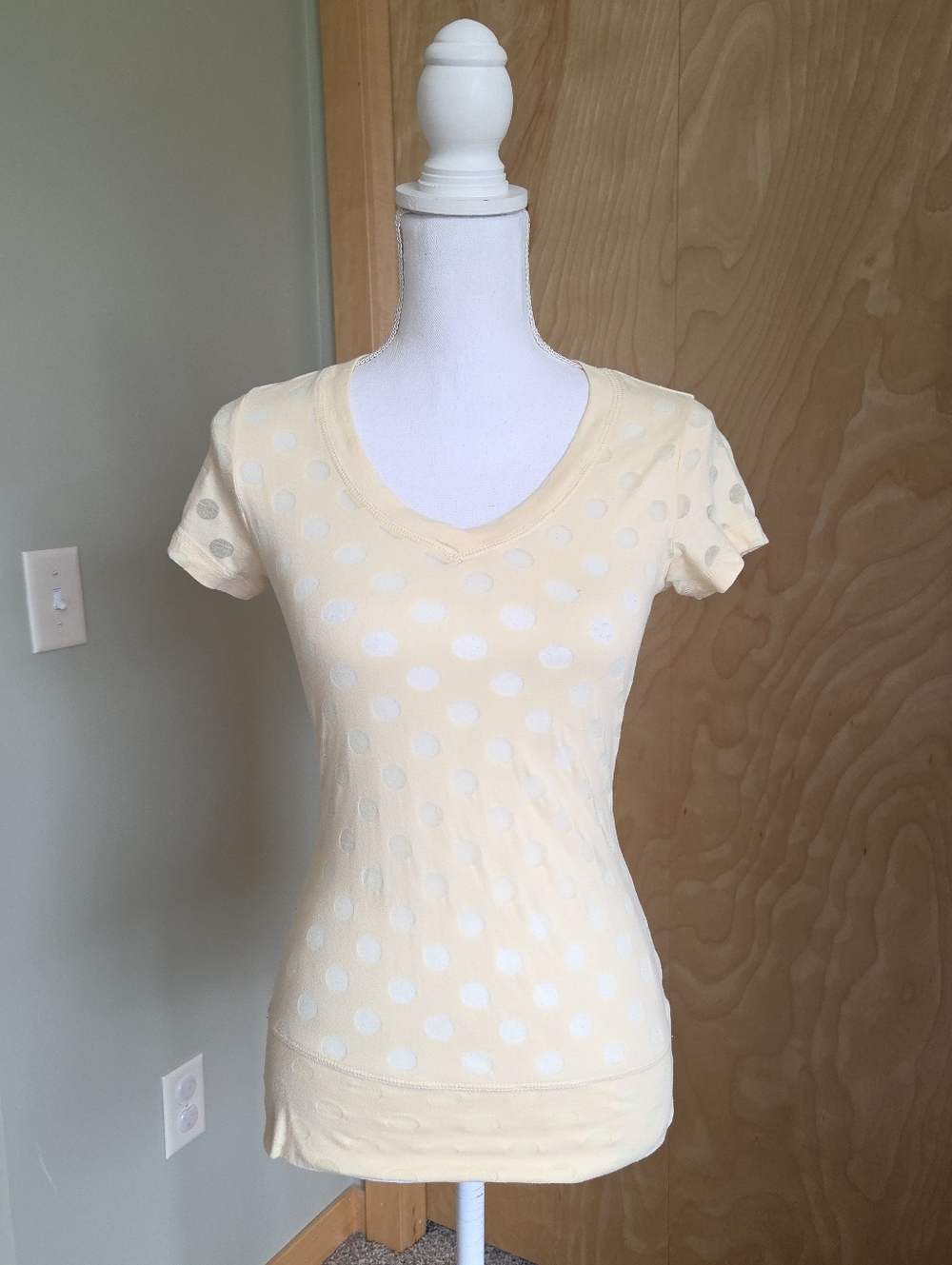 Y2k Maurices Butter Yellow Polka Dot Burnout V Neck tee Shirt Top